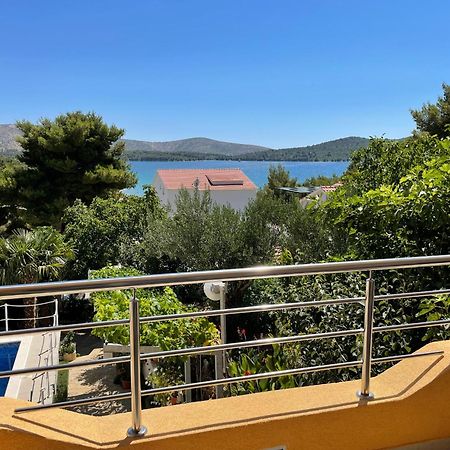 Apartments Villa Ra Zaboric Bagian luar foto