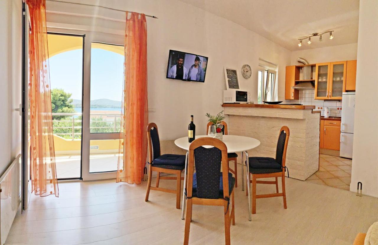 Apartments Villa Ra Zaboric Bagian luar foto