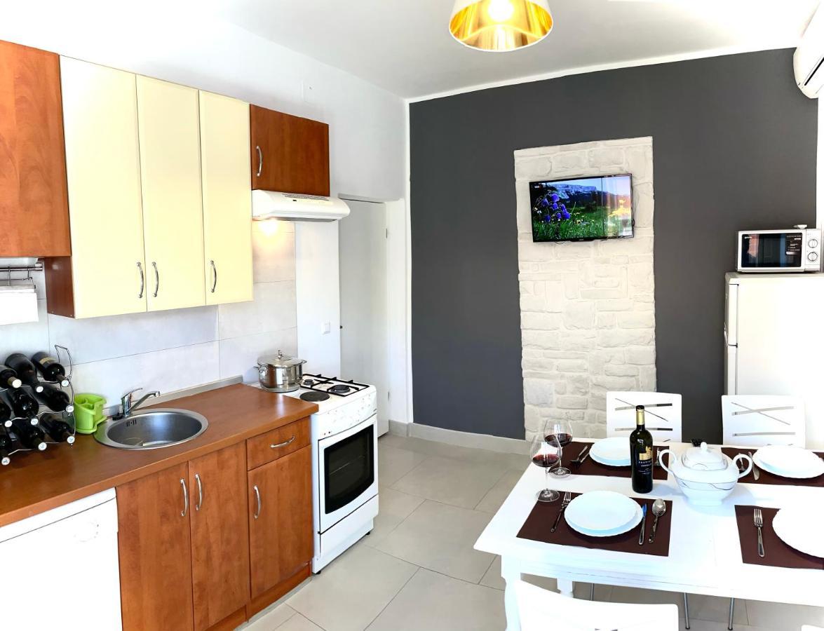 Apartments Villa Ra Zaboric Bagian luar foto