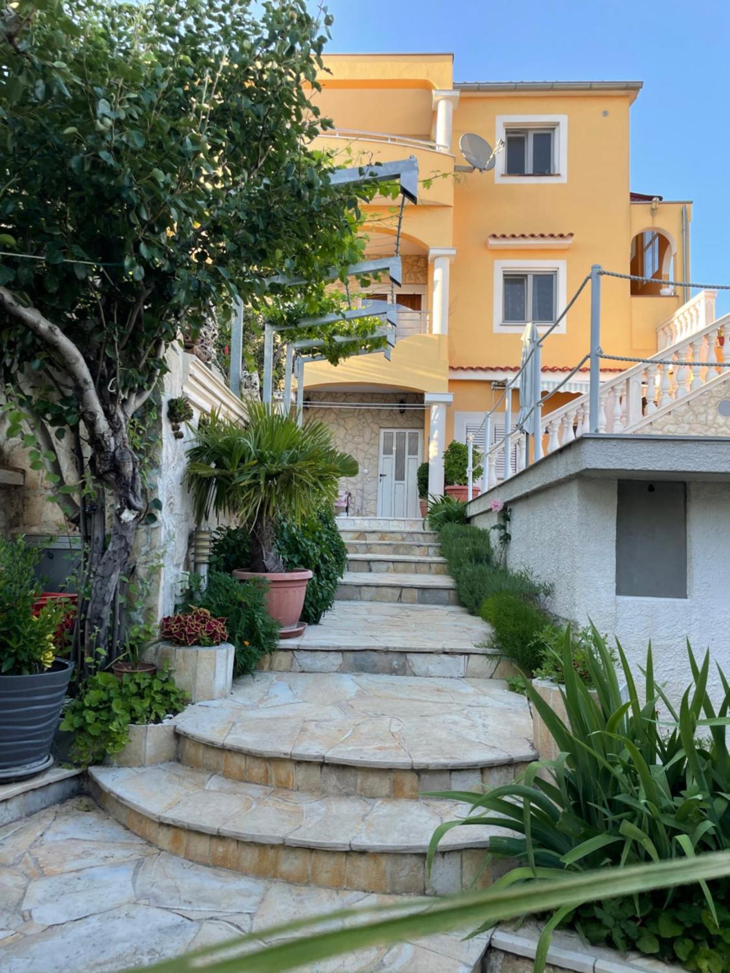 Apartments Villa Ra Zaboric Bagian luar foto