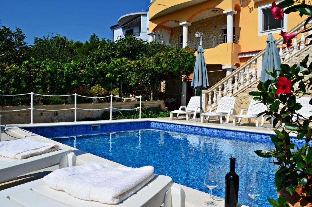 Apartments Villa Ra Zaboric Bagian luar foto