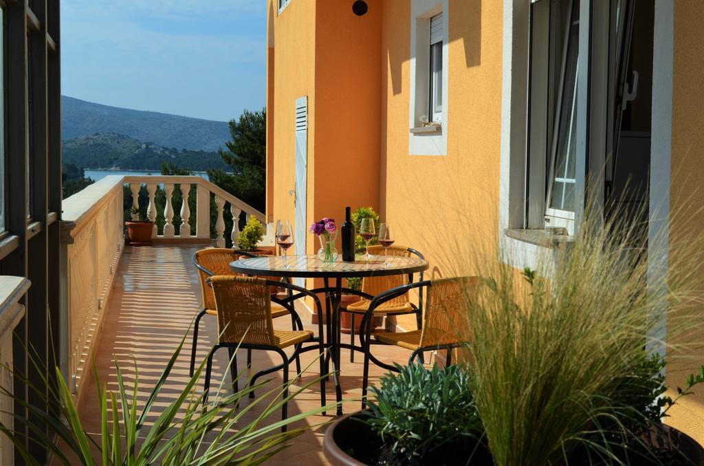 Apartments Villa Ra Zaboric Bagian luar foto