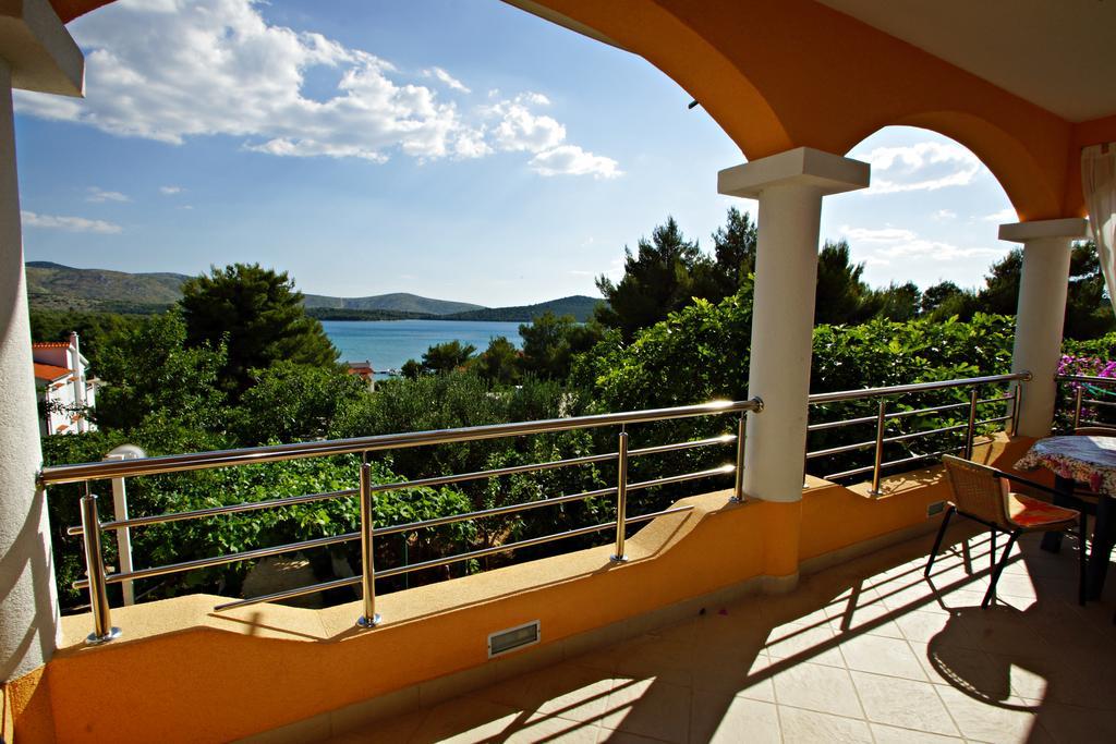 Apartments Villa Ra Zaboric Bagian luar foto