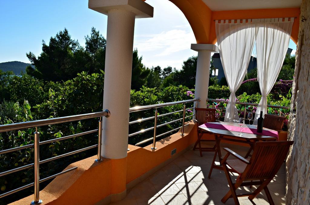 Apartments Villa Ra Zaboric Bagian luar foto