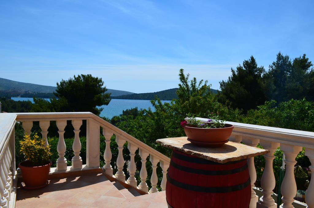 Apartments Villa Ra Zaboric Bagian luar foto