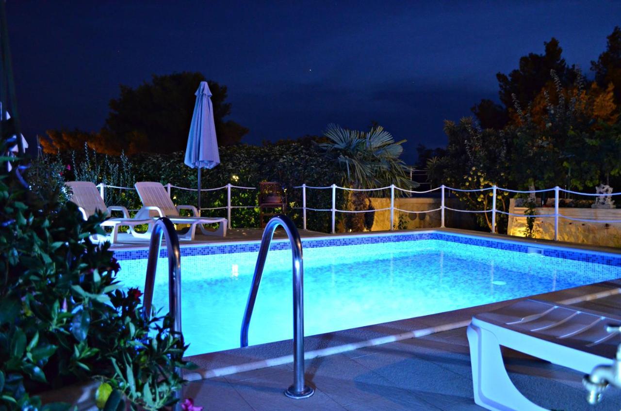 Apartments Villa Ra Zaboric Bagian luar foto