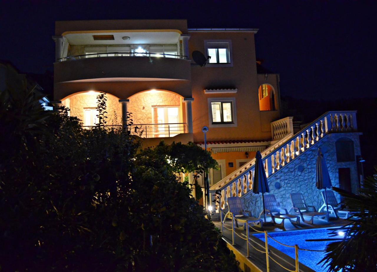 Apartments Villa Ra Zaboric Bagian luar foto