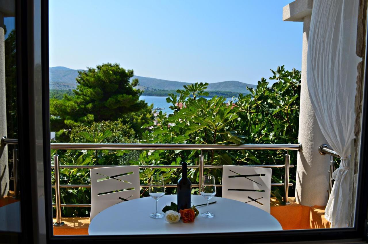 Apartments Villa Ra Zaboric Bagian luar foto